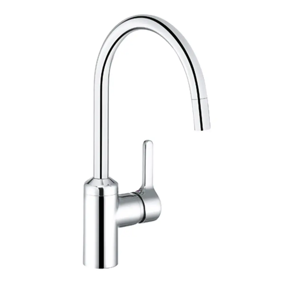 Chromfarbener Wasserhahn mit herausziehbarem Auslauf und seitlichem Hebel. Das Design ist klar und funktional, hergestellt von Kludi.